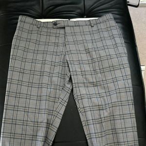 Like new men blue plaid pants. 34X30